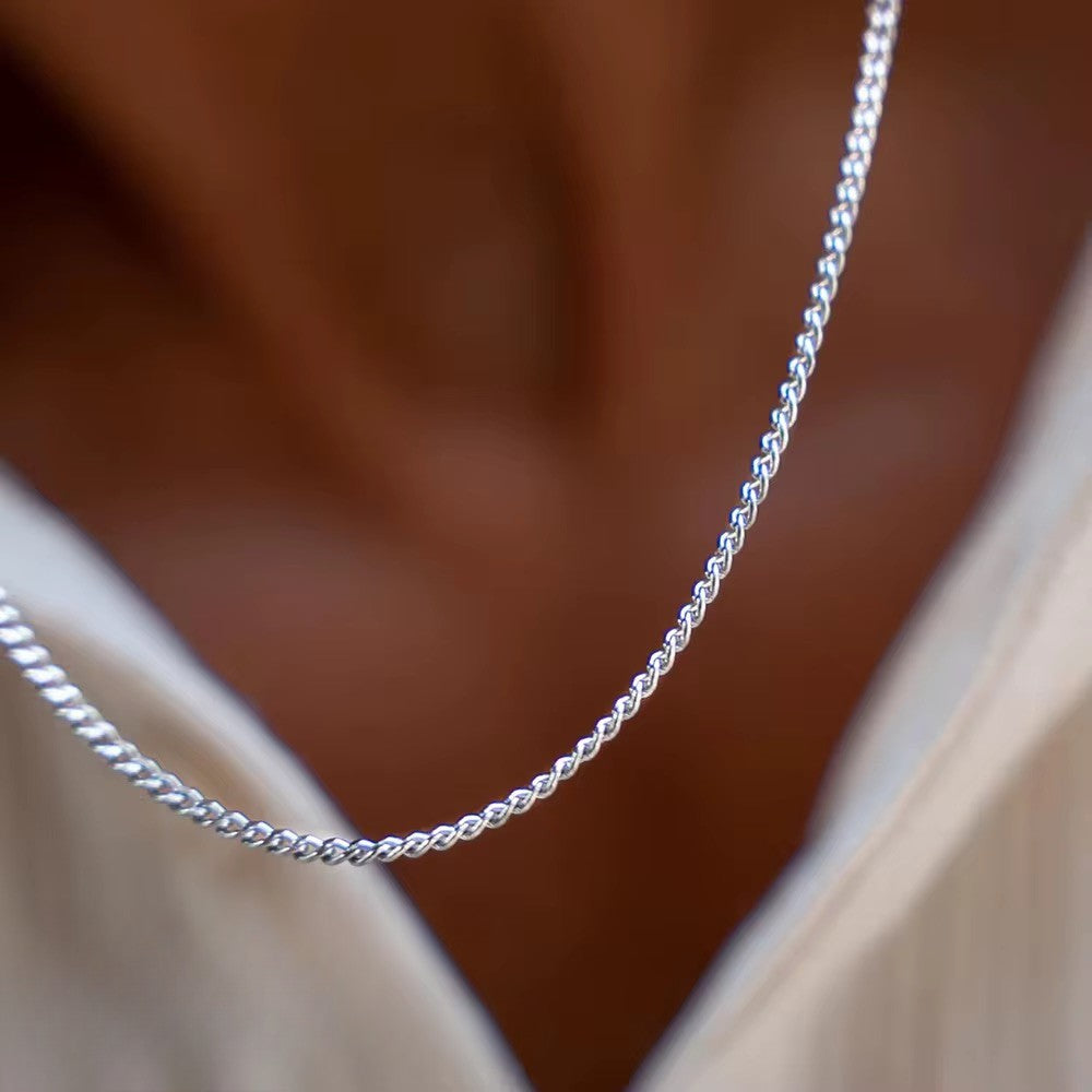 MINIMAL CHAIN NECKLACE